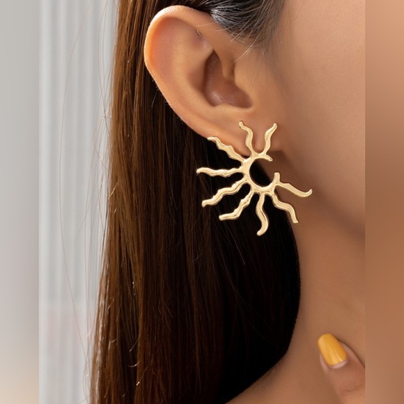 Lana Bean Jewels Jewelry - Gold stud sun ray fashion earrings
